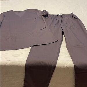 Uniform Advantage Gray Scrub Set